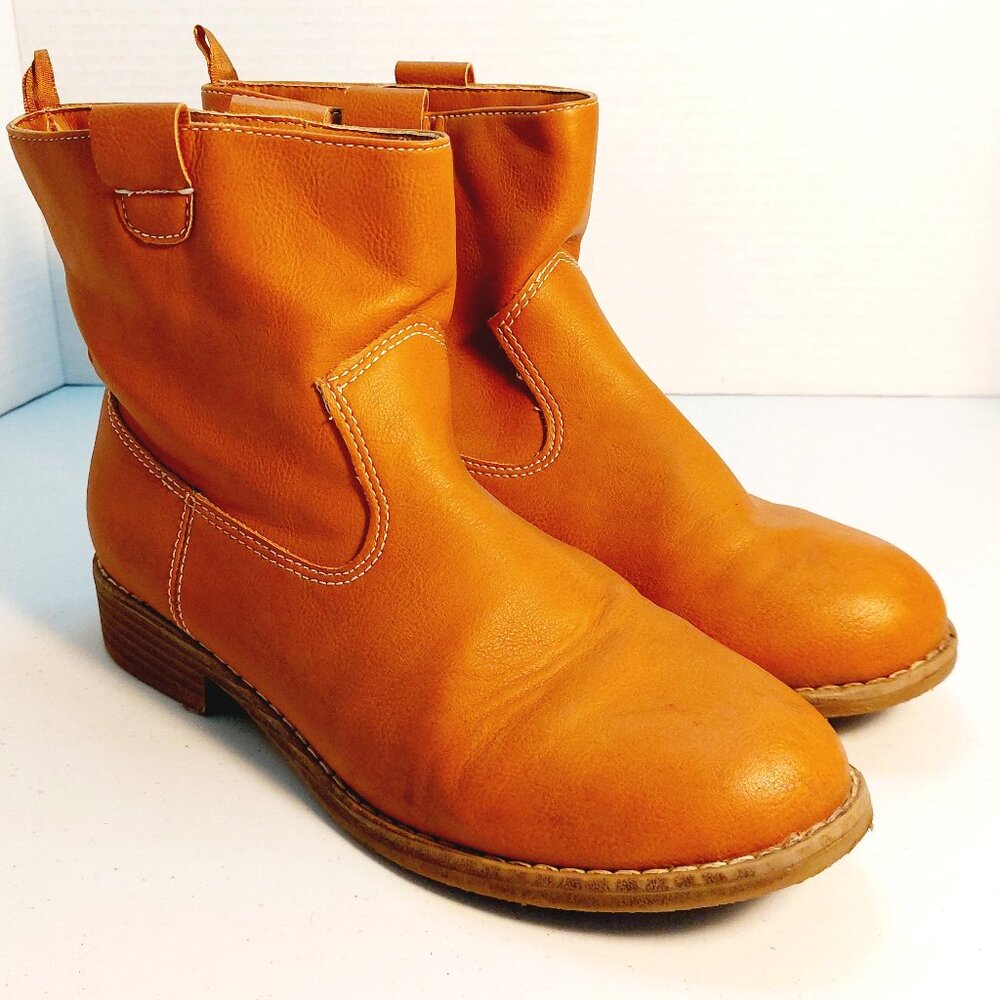 Ladies Western  Style Ankle Boots, Tan color size 5